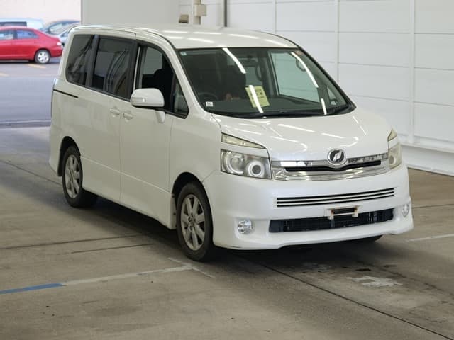 Toyota Voxy ZS